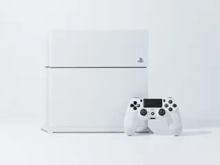 Hvit Playstation 5 med kontroll oppstilt på en hvit bakgrunn