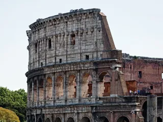 bilde av fasaden til Colosseum i Roma