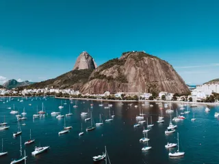 Sukkertoppen og båter i Guanabara bay, Rio de Janeiro