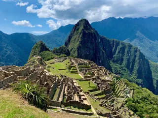 oversikts bilde av Machu Picchu blant fjell